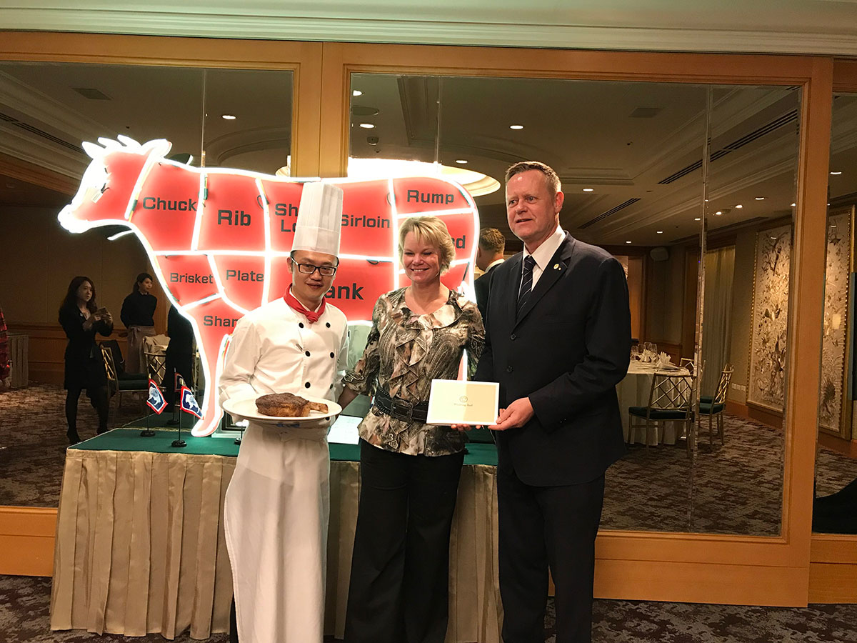 2018年12月13日西華飯店舉行懷俄明州記者會，並有電視新聞報導懷俄明州牛肉